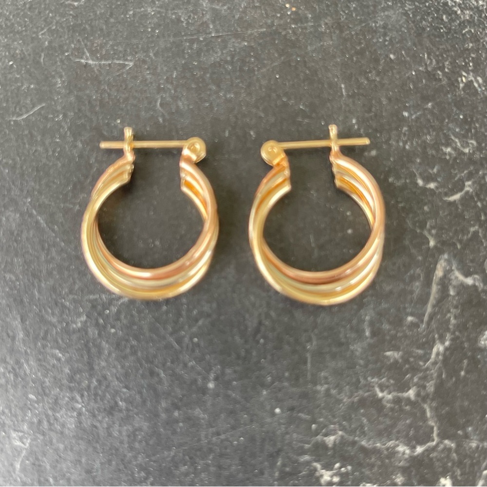 14kt. Gold hoop earrings Tri-Colored Gold snap closure